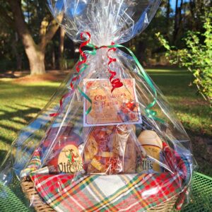 One 12oz Creamy Italian Dressing, one 24oz House Marinara, & one 17.6oz bag of Italian-made Christmas themed pasta.